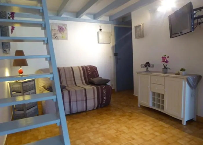 Climatise 2 Pieces Avec Piscine, Tennis Et Parking A 500m De La - Fr-1-776-73