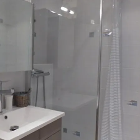 Climatise 2 Pieces Avec Piscine, Tennis Et Parking A 500m De La - Fr-1-776-73 * Argeles-sur-Mer