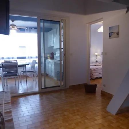Climatise 2 Pieces Avec Piscine, Tennis Et Parking A 500m De La - Fr-1-776-73 Apartment
