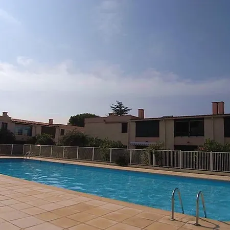 Climatise 2 Pieces Avec Piscine, Tennis Et Parking A 500m De La - Fr-1-776-73 *