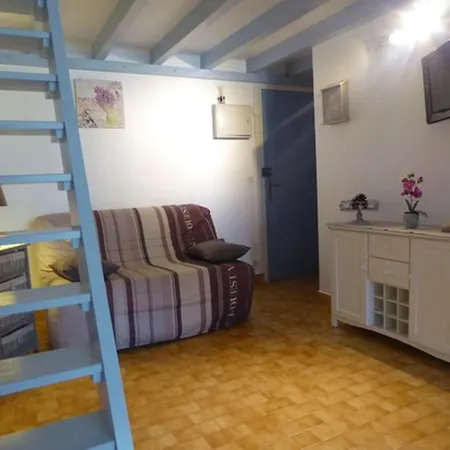 Climatise 2 Pieces Avec Piscine, Tennis Et Parking A 500m De La - Fr-1-776-73